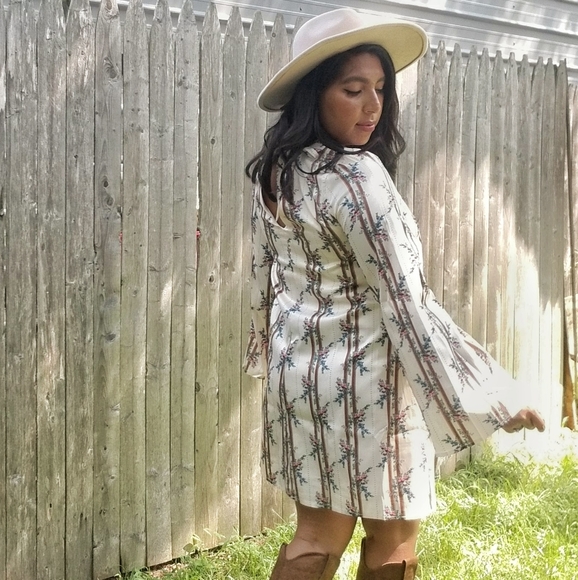 OUT OF THE WOODS CREAM FLORAL SHIFT DRESS - Picture 8 of 9